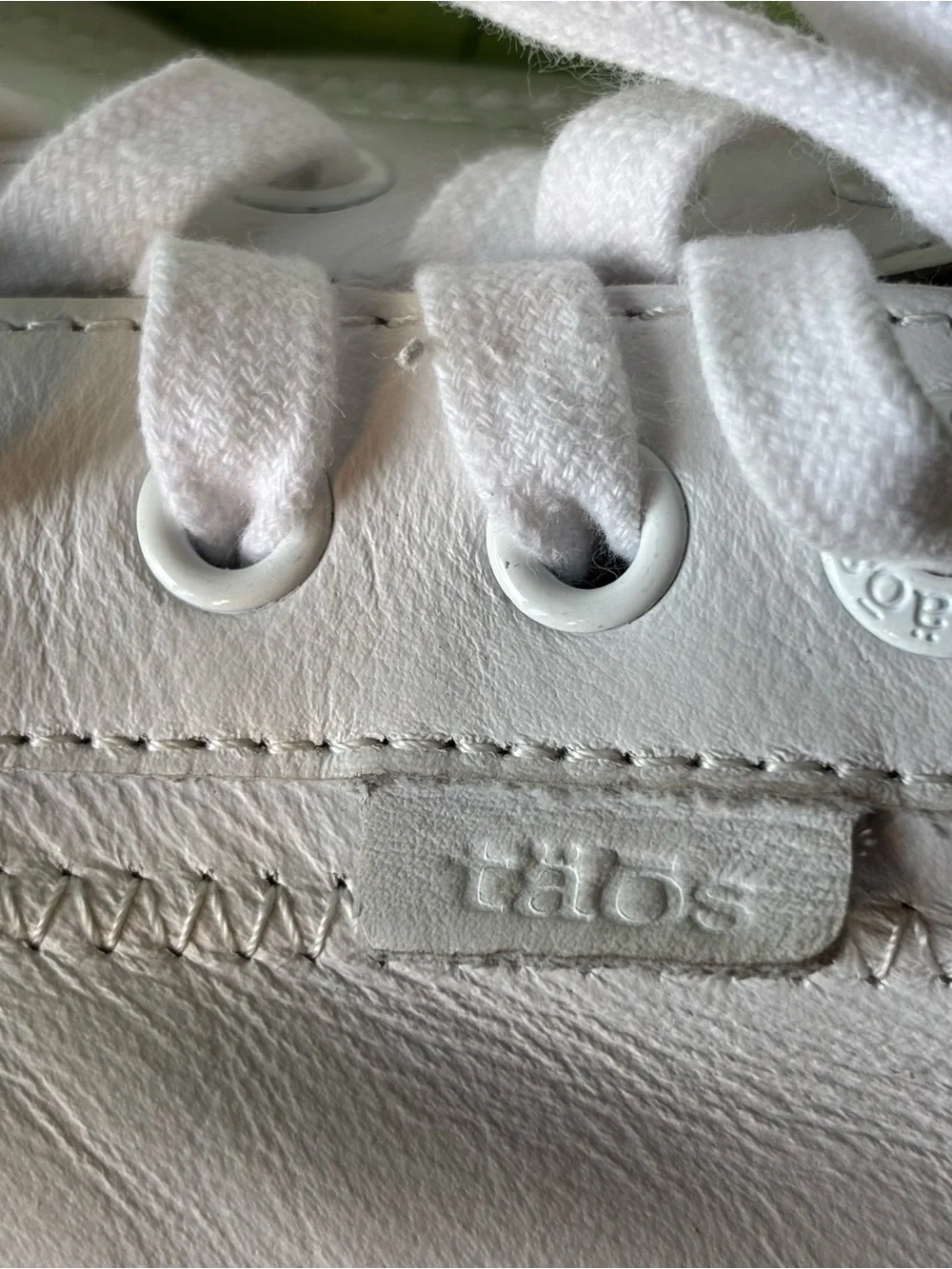 TAOS Plim Soul All Leather Sneakers Sz 7.5   Discontinued model.  Glove leather